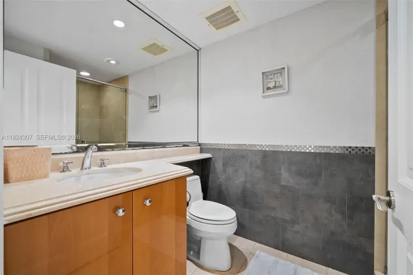 $17,000 | 17875 Collins Avenue, Unit 4102, Sunny Isles Beach, FL 33160