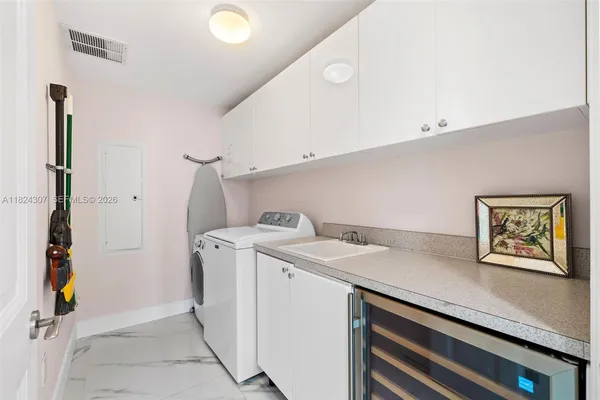 $17,000 | 17875 Collins Avenue, Unit 4102, Sunny Isles Beach, FL 33160