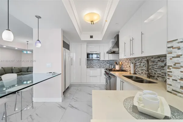 $17,000 | 17875 Collins Avenue, Unit 4102, Sunny Isles Beach, FL 33160