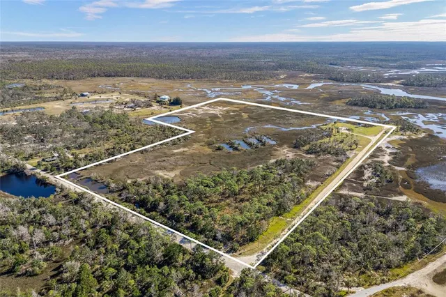a view of a tennis court