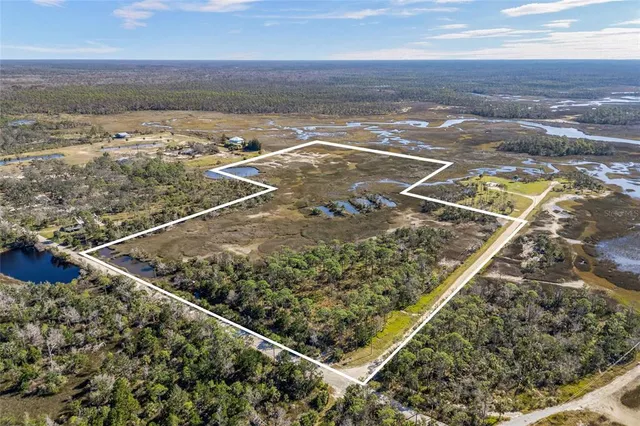 a view of a tennis court