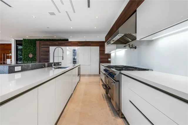 a view of a back yard from a corridor