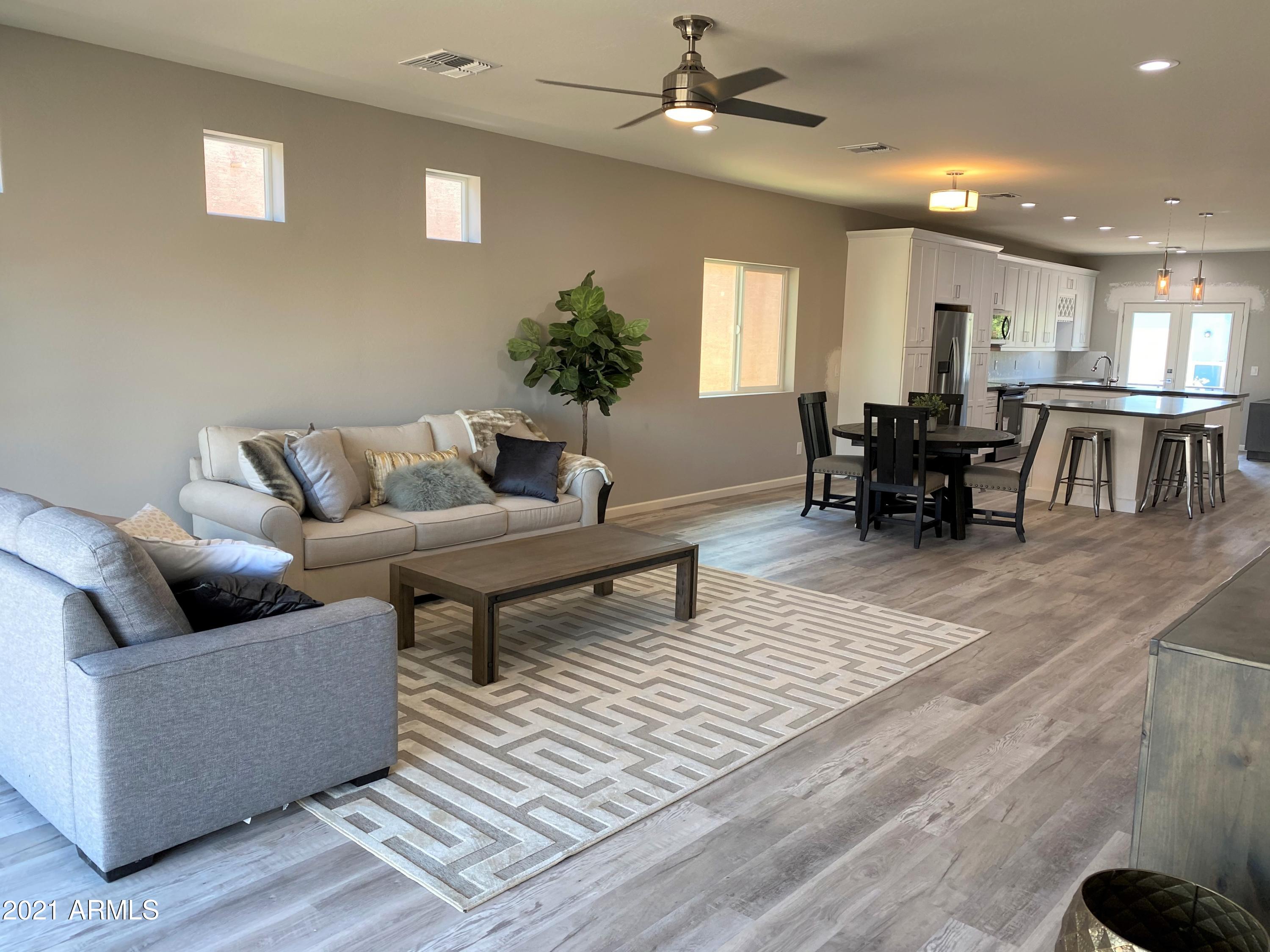 606 West Harwell Rd. Phoenix, AZ 85041 - Photo 3 of 9 Sterling Greatroom
