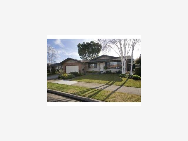 760 Gary Street Gilroy, CA 95020 - Photo 1 of 9 a picture of a living room