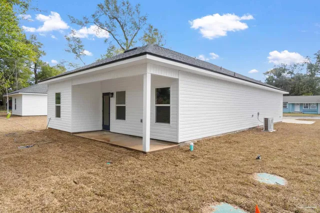 a view of a house with a backyard
