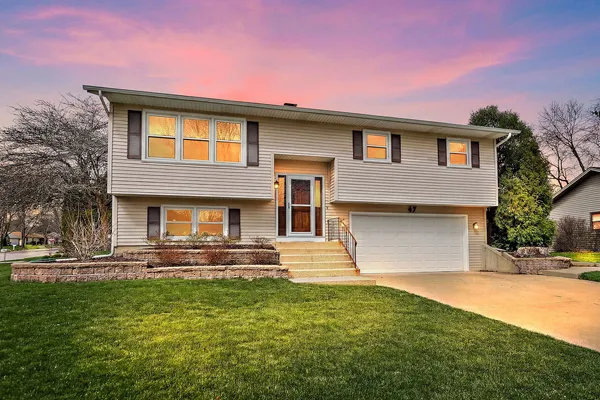$385,000 | 47 Lockman Circle, Elgin, IL 60123