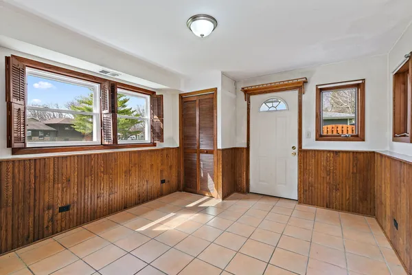 $385,000 | 47 Lockman Circle, Elgin, IL 60123