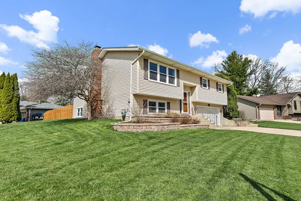 $385,000 | 47 Lockman Circle, Elgin, IL 60123