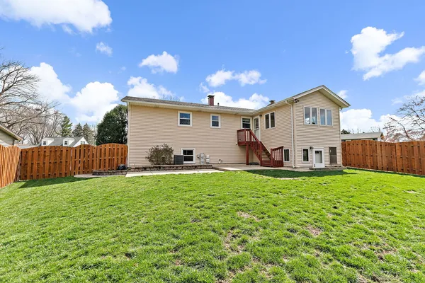 $385,000 | 47 Lockman Circle, Elgin, IL 60123