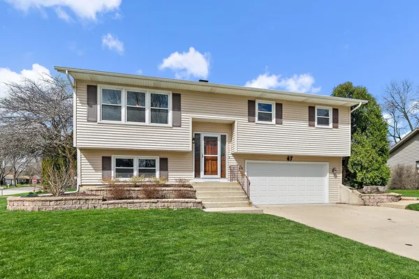 $385,000 | 47 Lockman Circle, Elgin, IL 60123