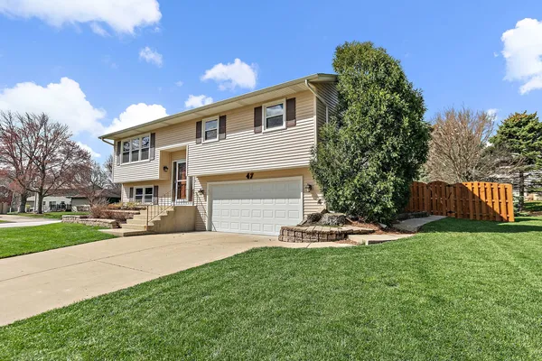 $385,000 | 47 Lockman Circle, Elgin, IL 60123