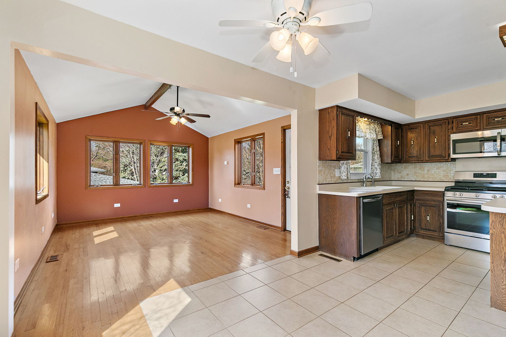 47 Lockman Circle Elgin, IL 60123 - Photo 6 of 24