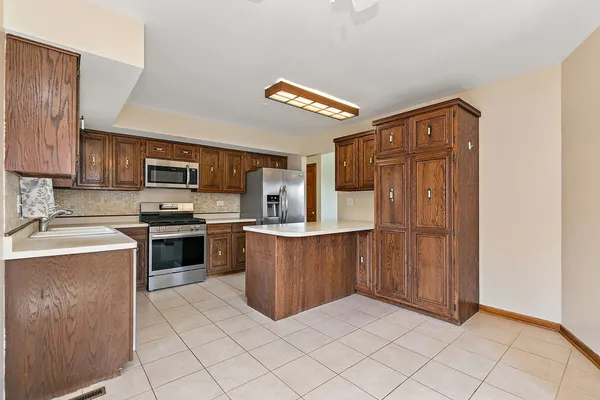 $385,000 | 47 Lockman Circle, Elgin, IL 60123
