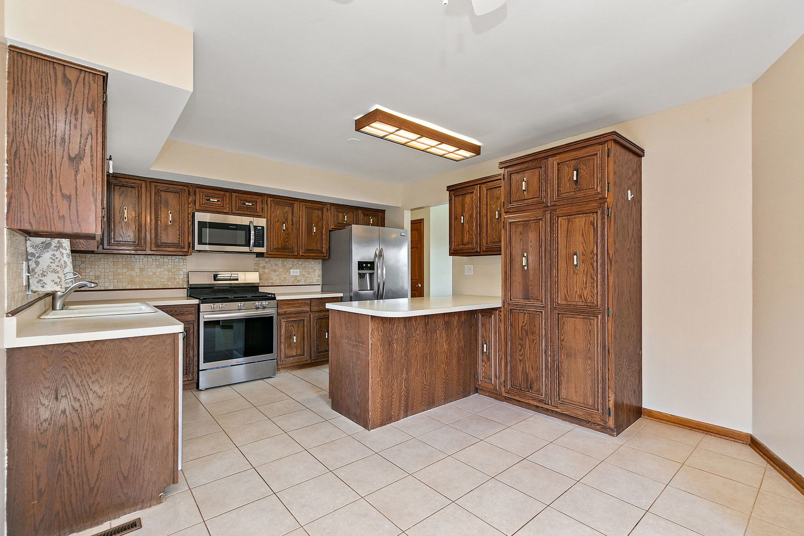 47 Lockman Circle Elgin, IL 60123 - Photo 7 of 24