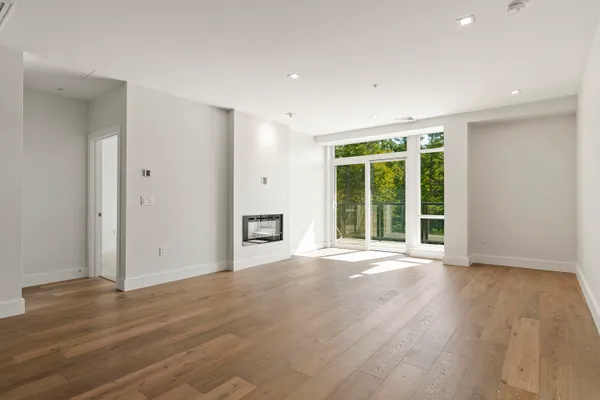 $868,000 | 267 Highway 1, Unit 404, Falmouth, ME 04105