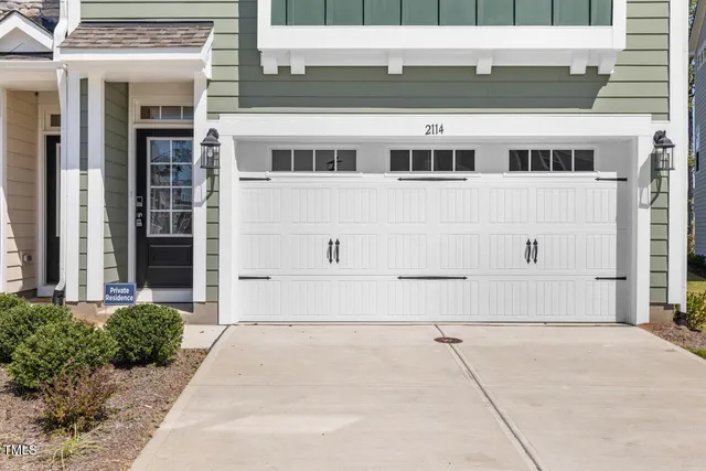 a view of building with an outdoor space