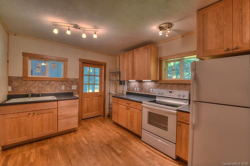 476 Roscoe Lewis Road Sylva, NC 28779 - Photo 4 of 24 Gallery Image 4