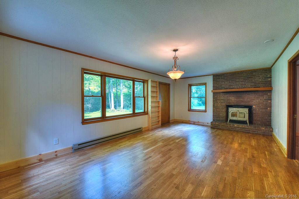 476 Roscoe Lewis Road Sylva, NC 28779 - Photo 9 of 24 Gallery Image 9