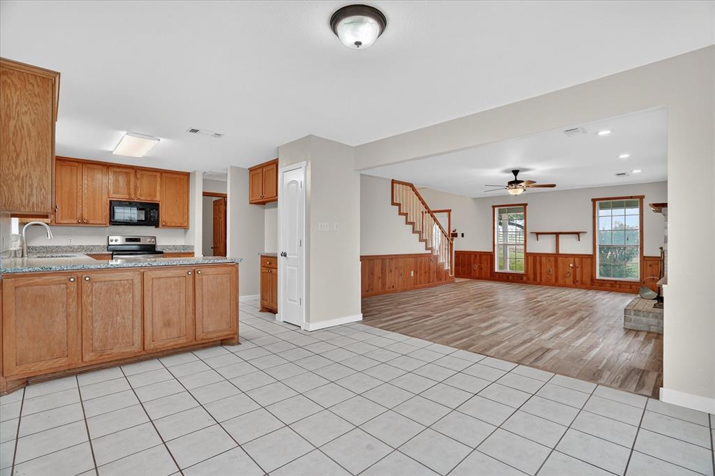 4697 Holbrook Road Springtown, TX 76082 - Photo 13 of 35