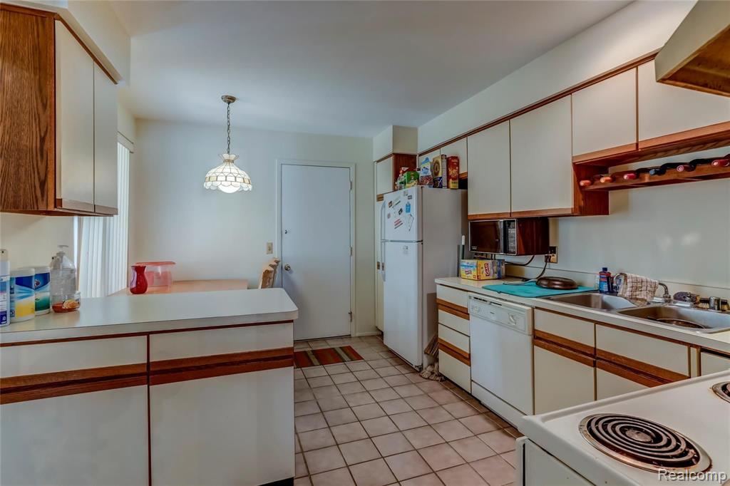 520 Tennyson Rochester Hills, MI 48307 - Photo 10 of 25