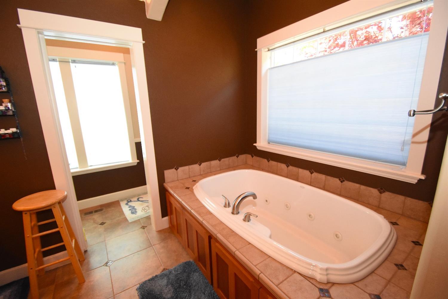 567 Grey Hawk Way Central Point, OR 97502 - Photo 9 of 23 Additional Photo