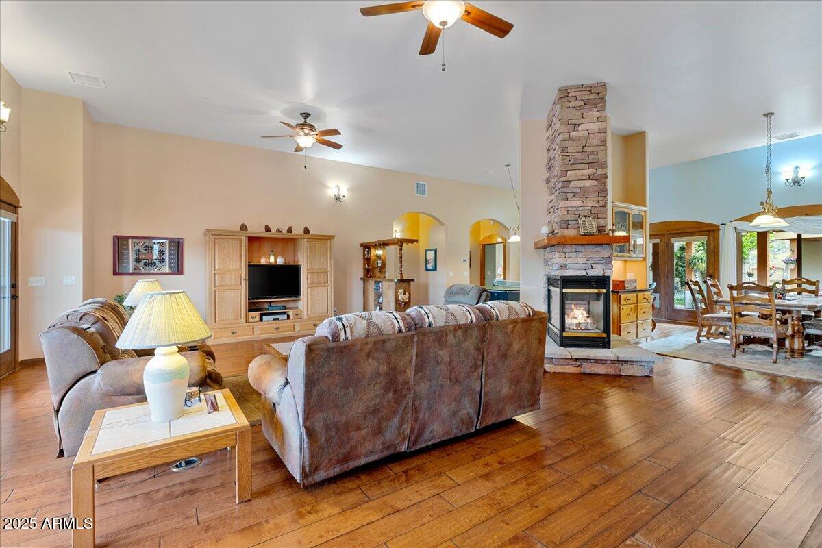 6750 Pinyon Pine Circle Rimrock, AZ 86335 - Photo 12 of 53 Living Room