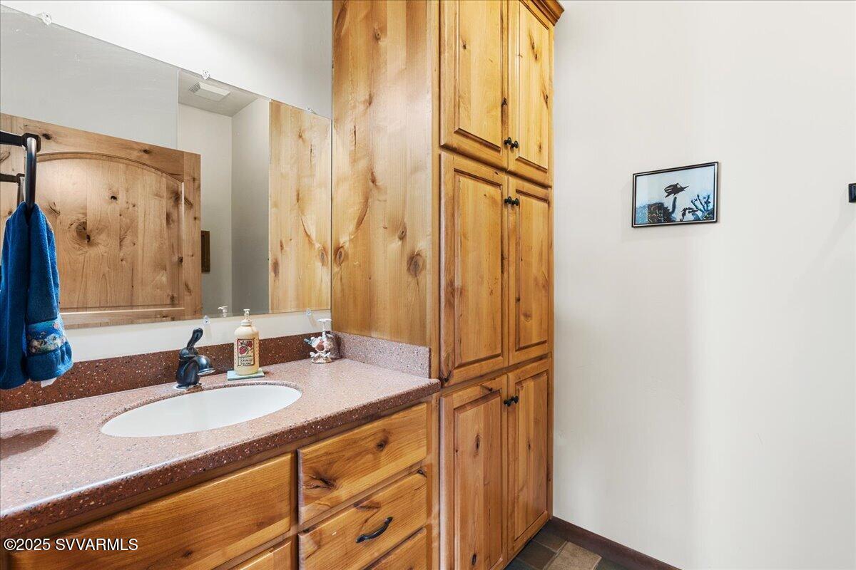 6750 Pinyon Pine Circle Rimrock, AZ 86335 - Photo 29 of 53 Hallway Bathroom 3 Vanity