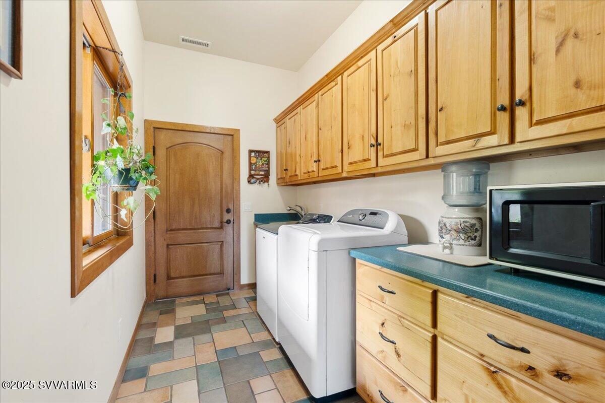 6750 Pinyon Pine Circle Rimrock, AZ 86335 - Photo 34 of 53 Laundry Room with Utility Sink