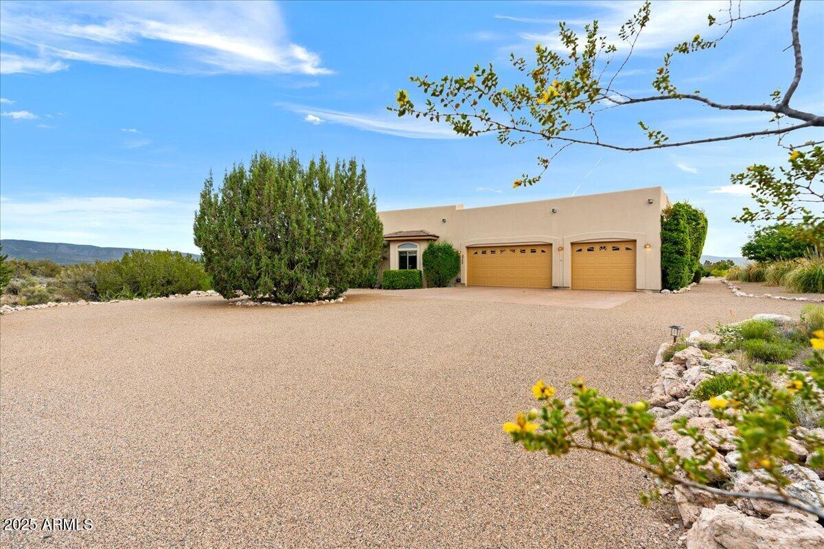 6750 Pinyon Pine Circle Rimrock, AZ 86335 - Photo 9 of 53 Circular Driveway