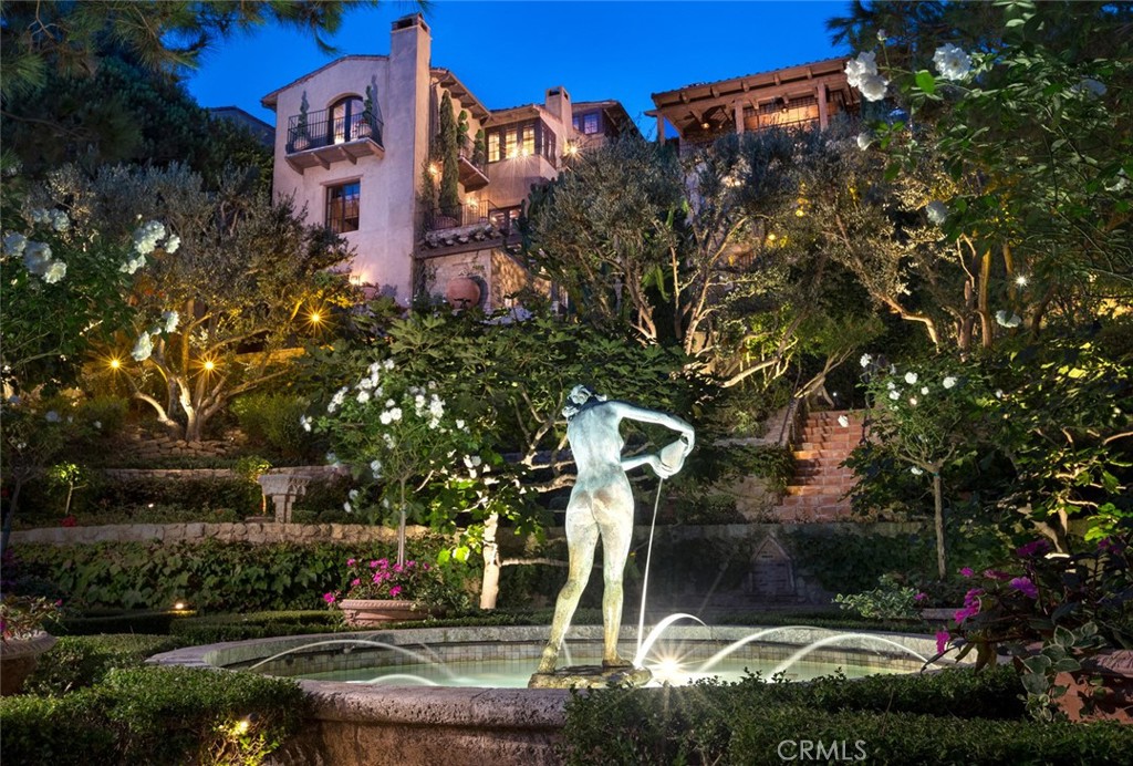 640 Diamond Street Laguna Beach, CA 92651 - Photo 1 of 32