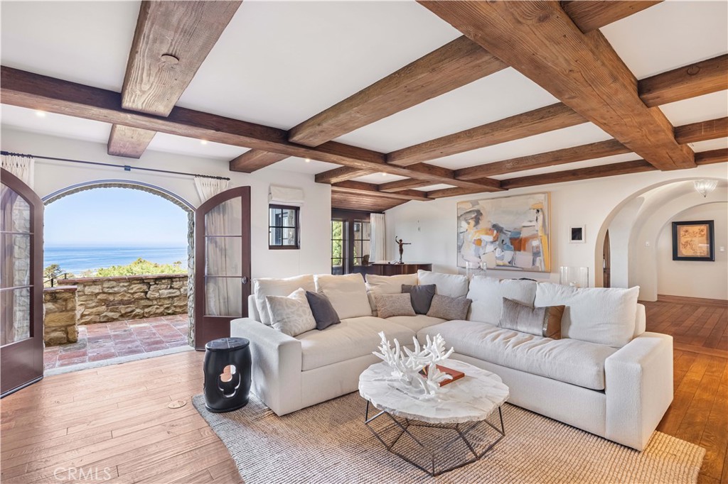 640 Diamond Street Laguna Beach, CA 92651 - Photo 14 of 32