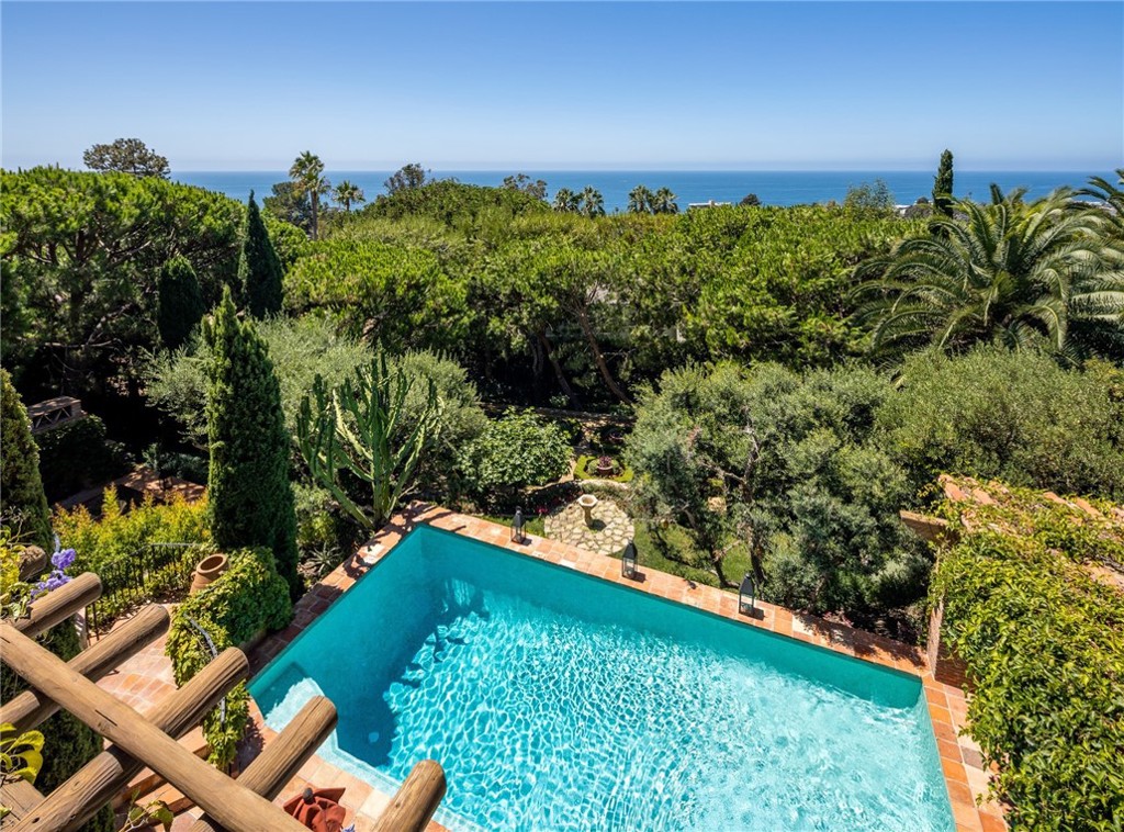 640 Diamond Street Laguna Beach, CA 92651 - Photo 16 of 32