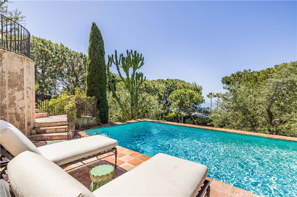 640 Diamond Street Laguna Beach, CA 92651 - Photo 17 of 32