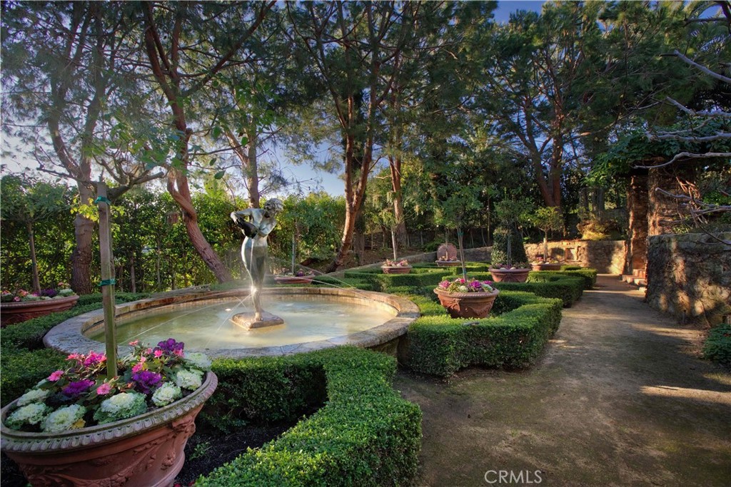 640 Diamond Street Laguna Beach, CA 92651 - Photo 18 of 32