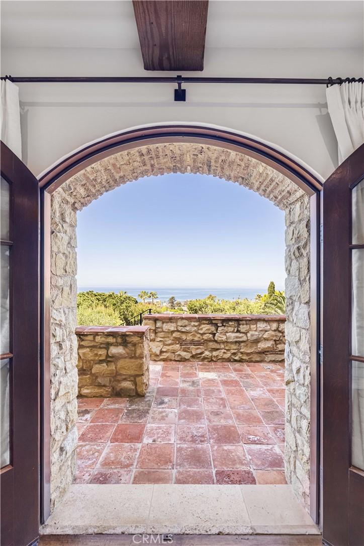 640 Diamond Street Laguna Beach, CA 92651 - Photo 23 of 32