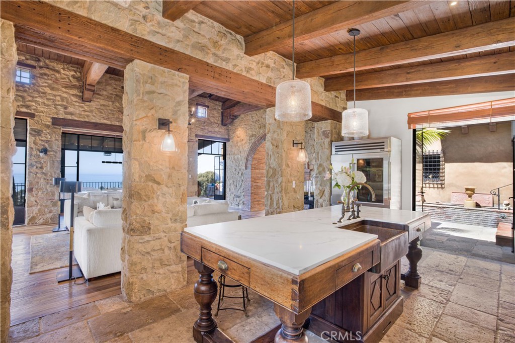 640 Diamond Street Laguna Beach, CA 92651 - Photo 6 of 32