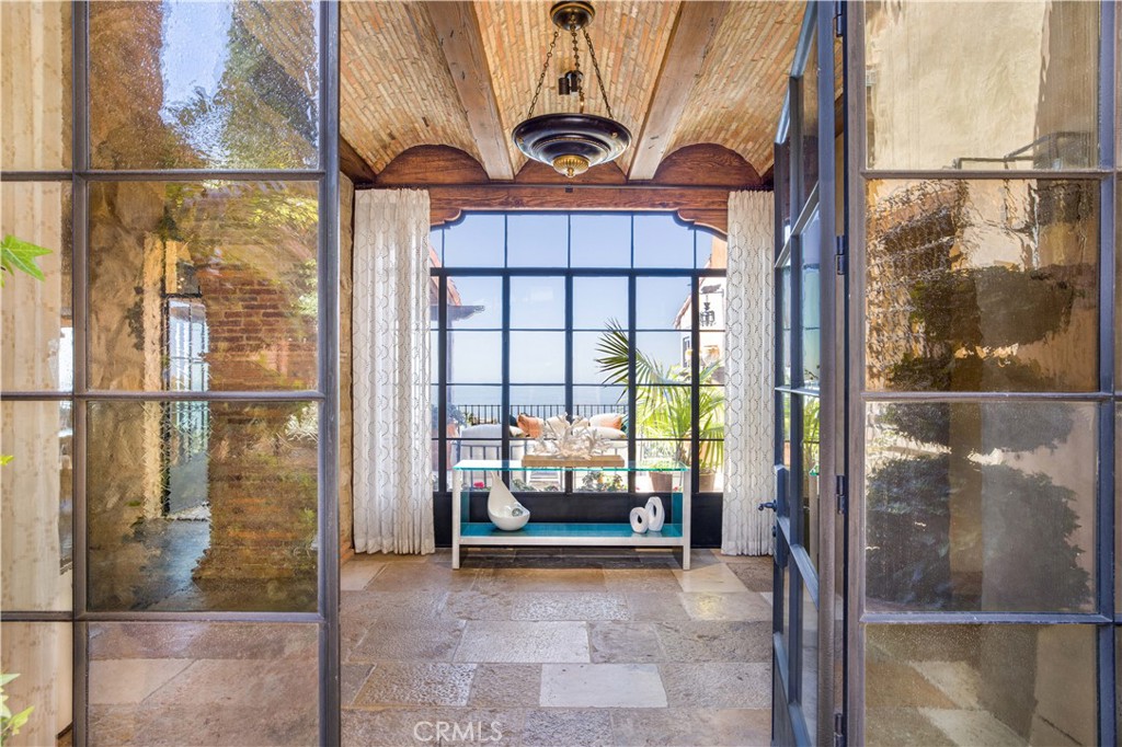 640 Diamond Street Laguna Beach, CA 92651 - Photo 9 of 32