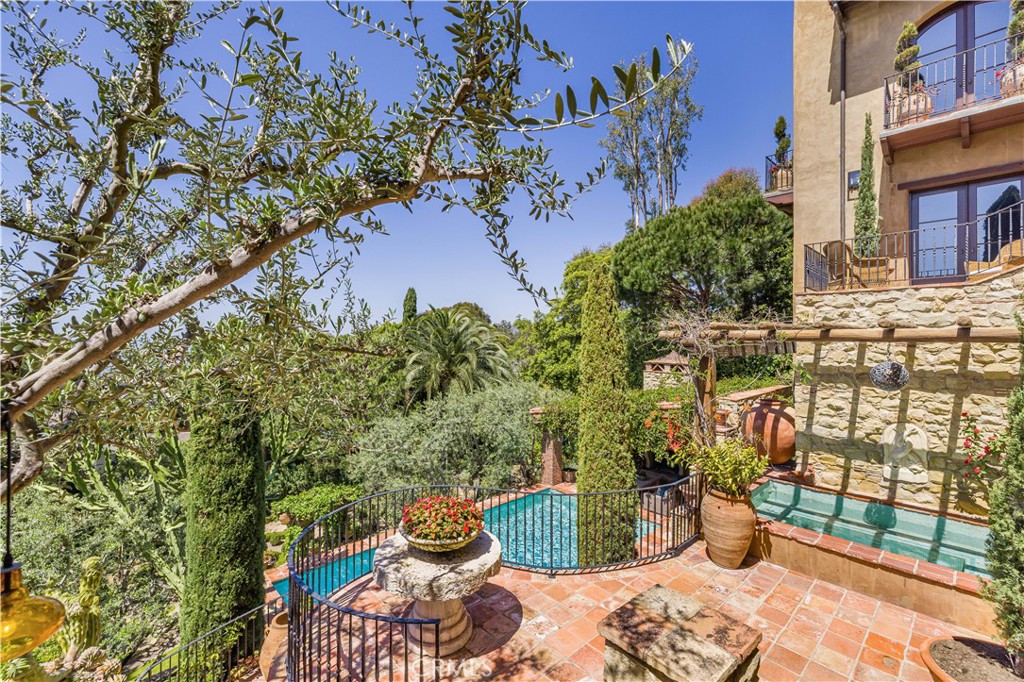 640 Diamond Street Laguna Beach, CA 92651 - Photo 10 of 32