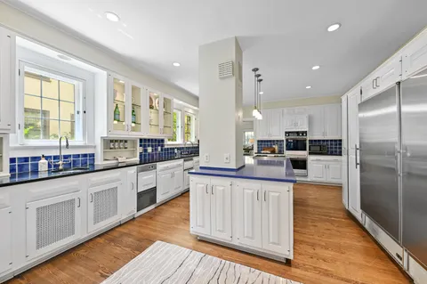 $1,195,000 | 2225 North Lake Drive, Milwaukee, WI 53202