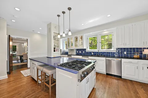 $1,195,000 | 2225 North Lake Drive, Milwaukee, WI 53202