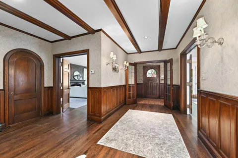 $1,195,000 | 2225 North Lake Drive, Milwaukee, WI 53202