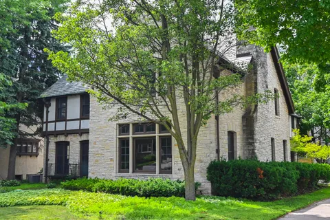 $1,195,000 | 2225 North Lake Drive, Milwaukee, WI 53202