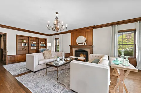 $1,195,000 | 2225 North Lake Drive, Milwaukee, WI 53202