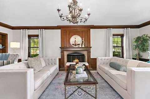 $1,195,000 | 2225 North Lake Drive, Milwaukee, WI 53202