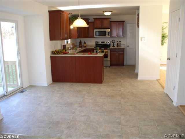 Kitchen - Kitchen includes Stainless Appliance. La