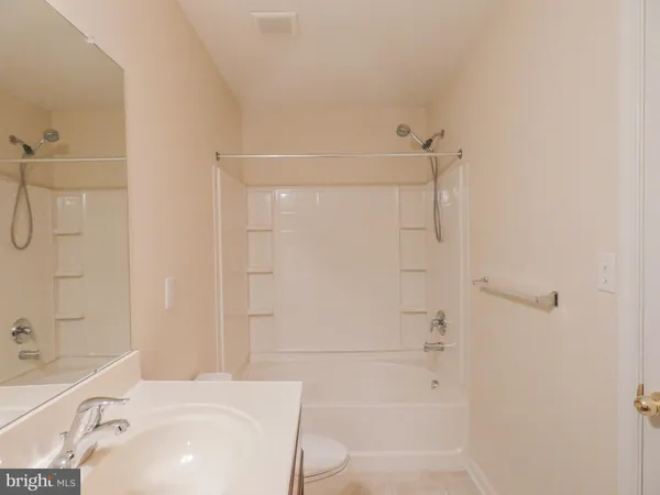 $2,600 | 2105 Lexington Mews, Swedesboro, NJ 08085