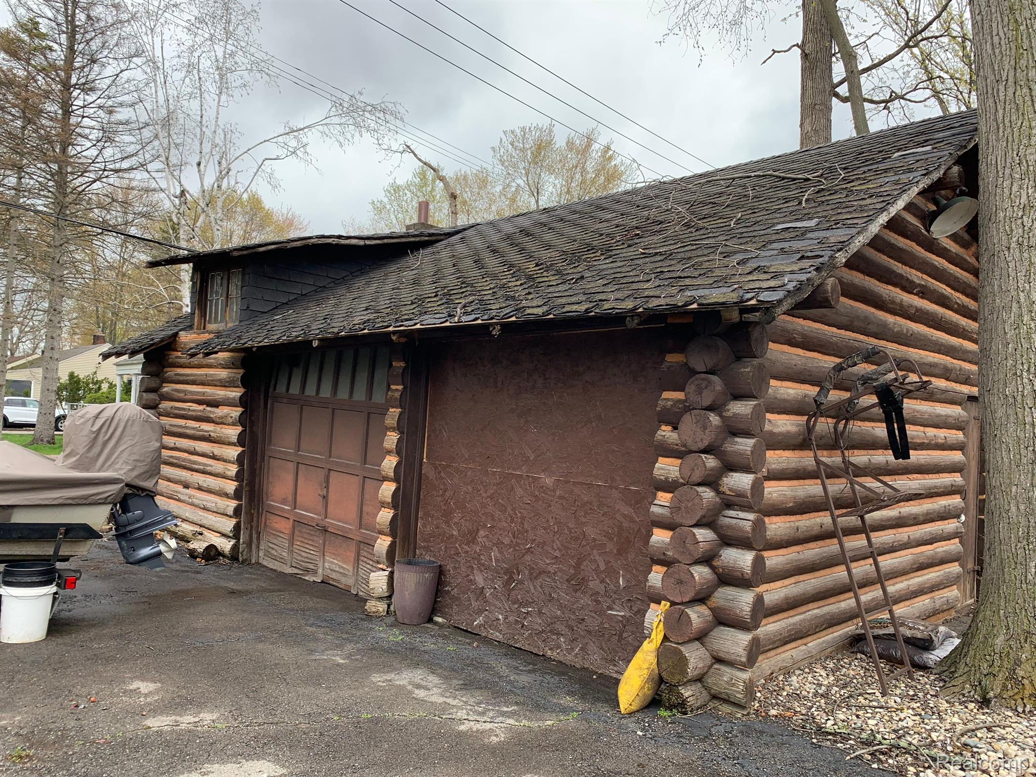 25389 Meridian Road Grosse Ile, MI 48138 - Photo 5 of 41 Garage