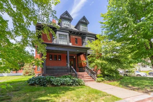 $170,000 | 443 Dayton Avenue, Unit 10, St. Paul, MN 55102