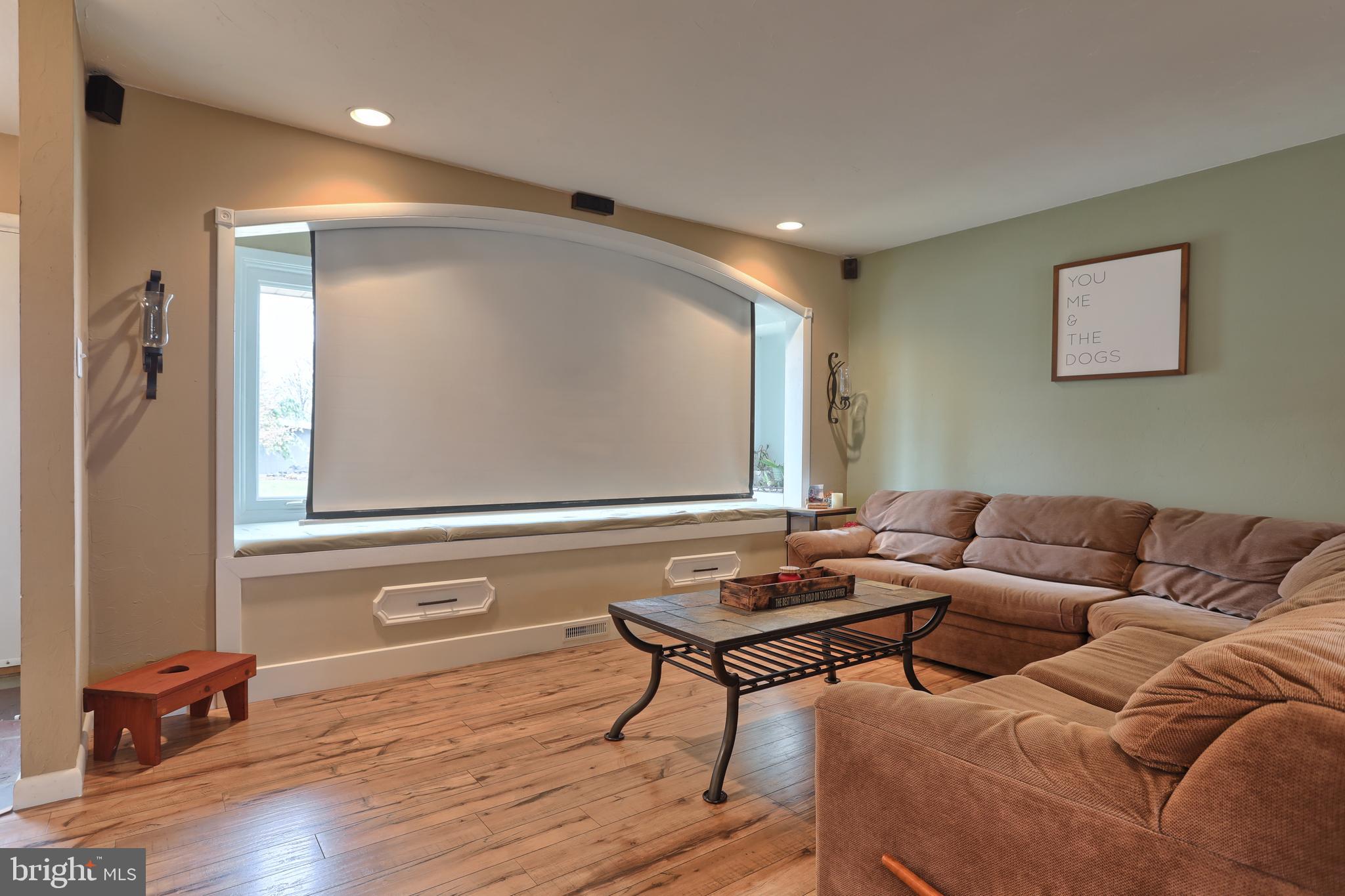 354 Oaklyn Road Lebanon, PA 17042 - Photo 5 of 27 Remote screen for projection TV