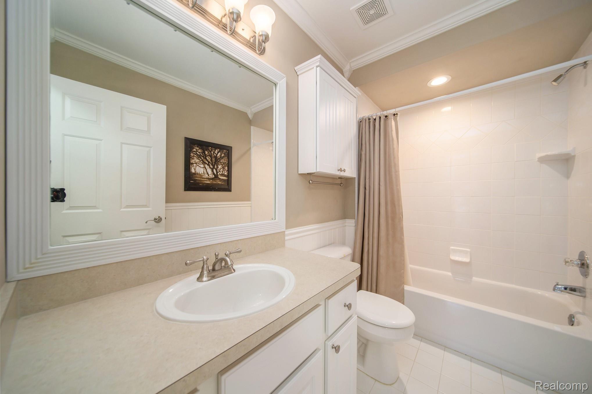 3438 Cascade Circle Rochester, MI 48307 - Photo 21 of 35 MAIN BATH